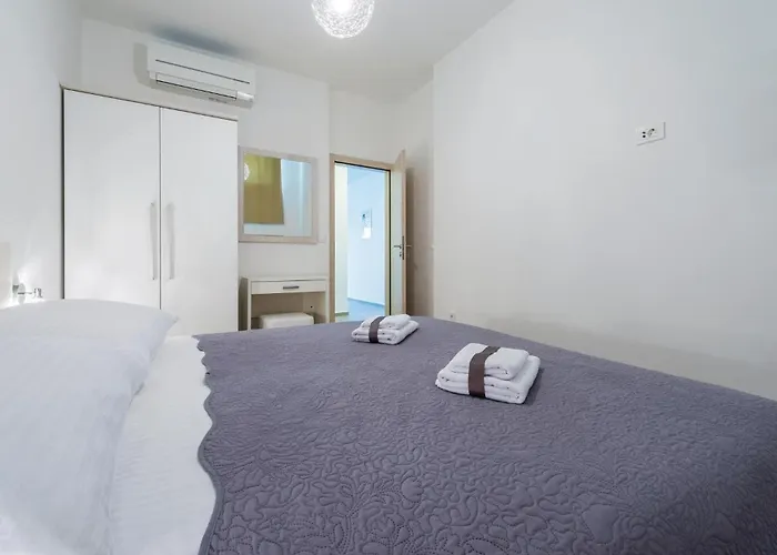아파트 One-bedroom In 챠브타트